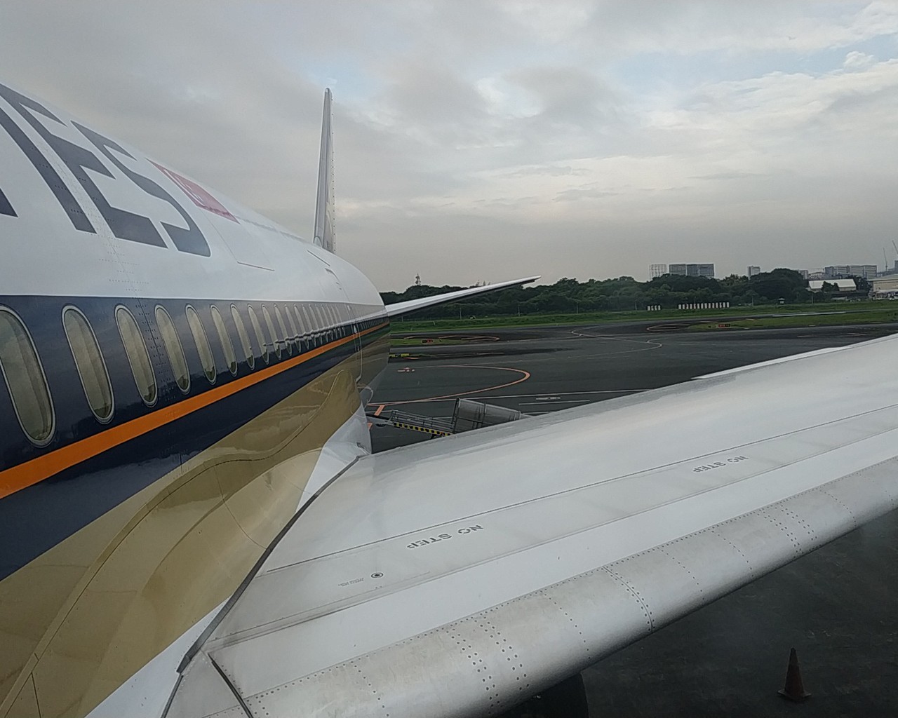 Review of Singapore Airlines flight from Manila to Singapore in Economy