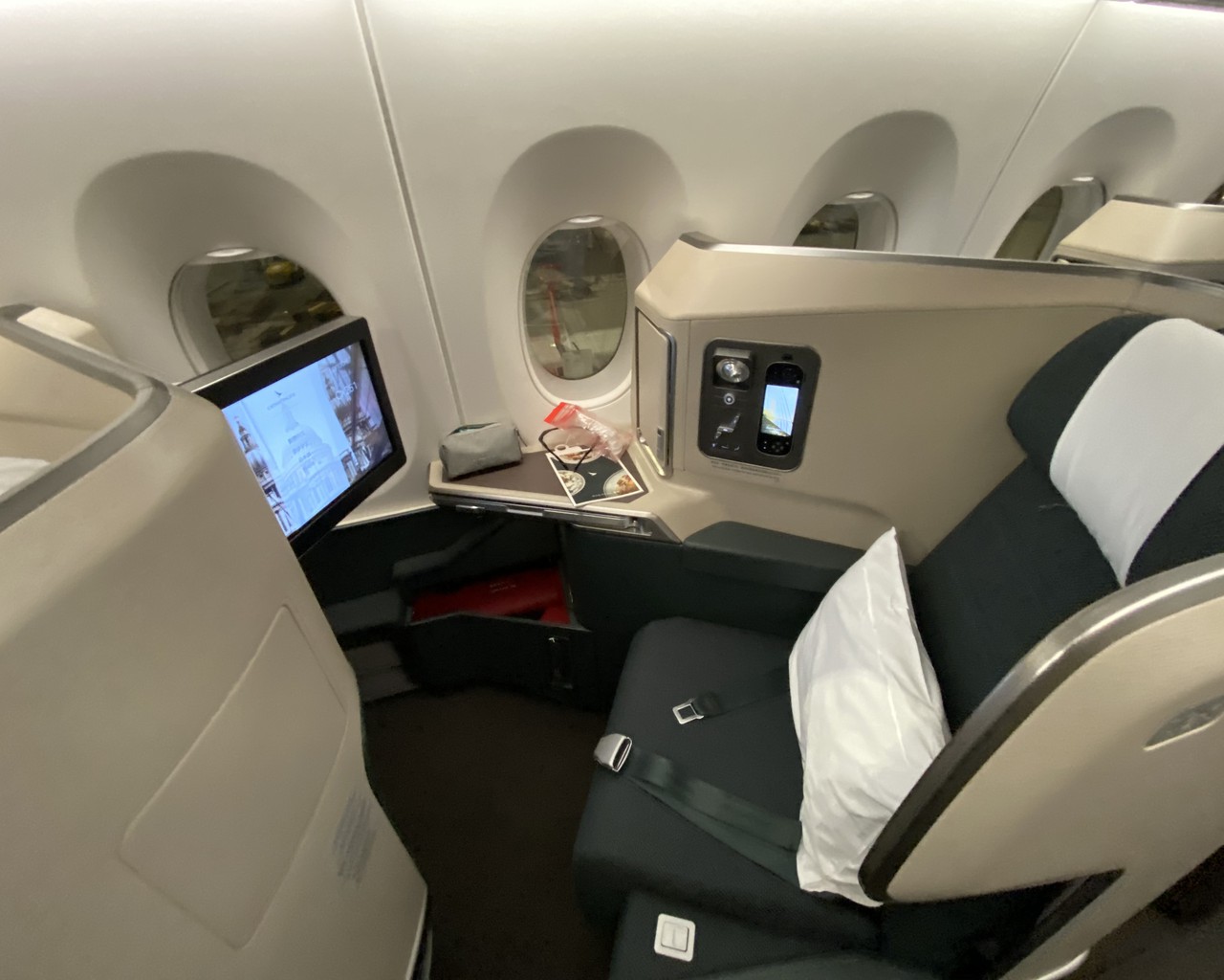Review of Cathay Pacific flight from Hong Kong to London in Business