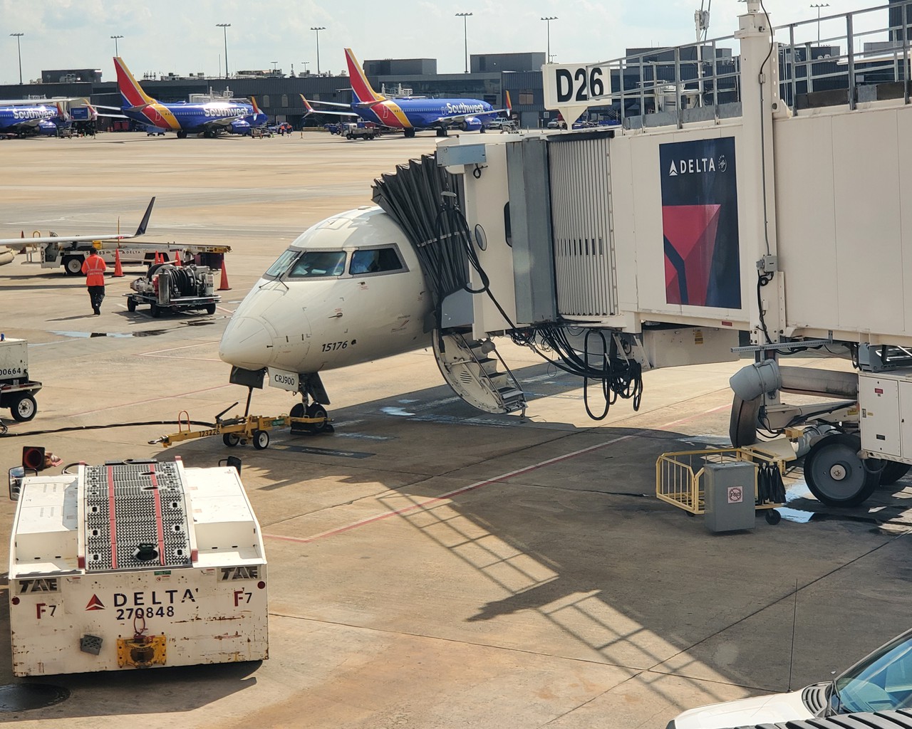 Review of Delta Air Lines flight from Atlanta to Roanoke in Premium Eco