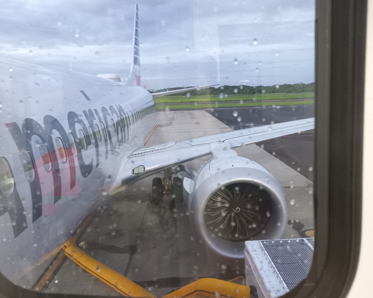 Review of American Airlines flight from San Salvador to Miami in Economy