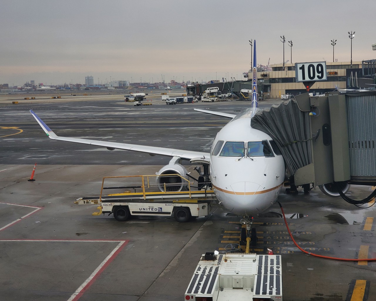 Review of United flight from Newark to Columbus in Domestic First