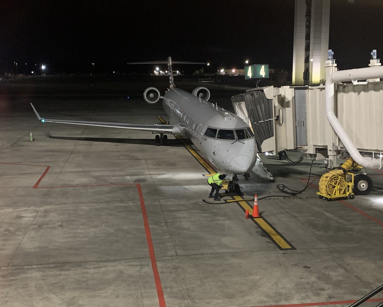 Review of American Eagle flight from Philadelphia to Savannah in First