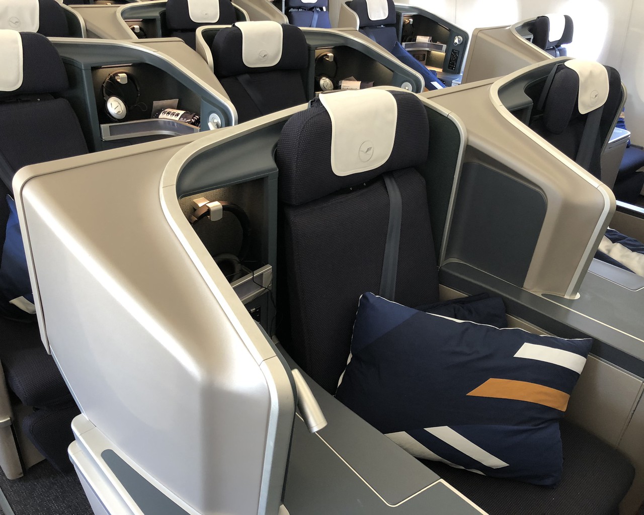 Review of Lufthansa flight from Munich to Vancouver in Business