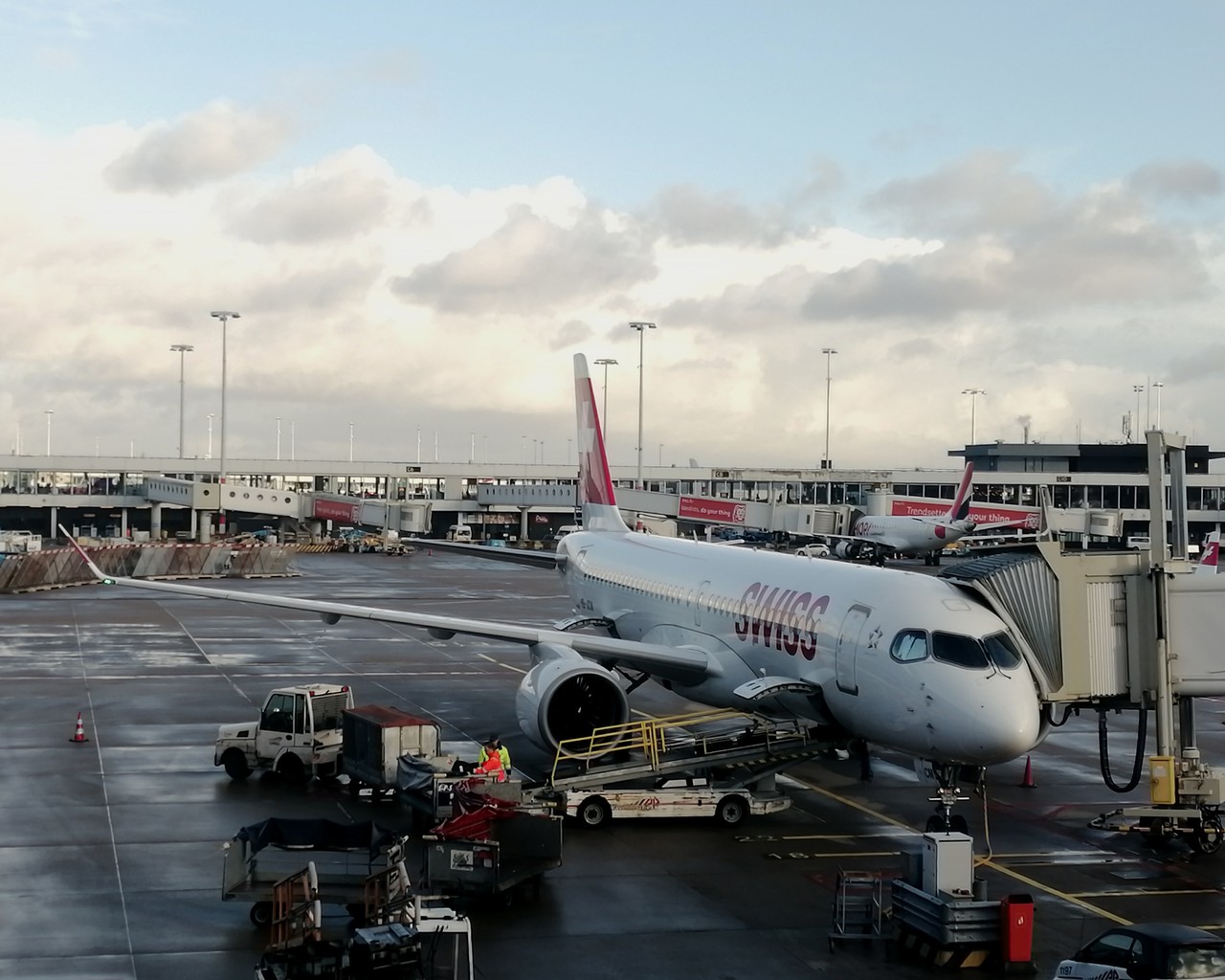 Review of SWISS flight from Zurich to Amsterdam in Economy