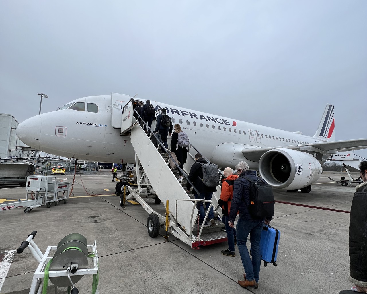 Review of Air France flight from Edinburgh to Paris in Economy