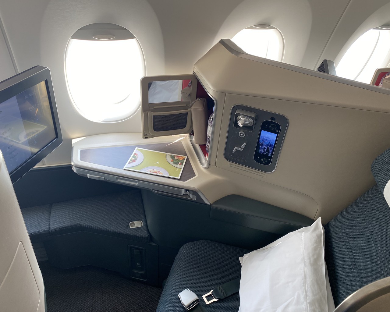 Review of Cathay Pacific flight from Hong Kong to Melbourne in Business