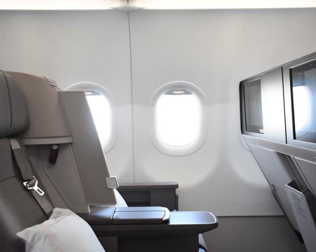 Review of Cathay Pacific flight from Hong Kong to Bangkok in Business