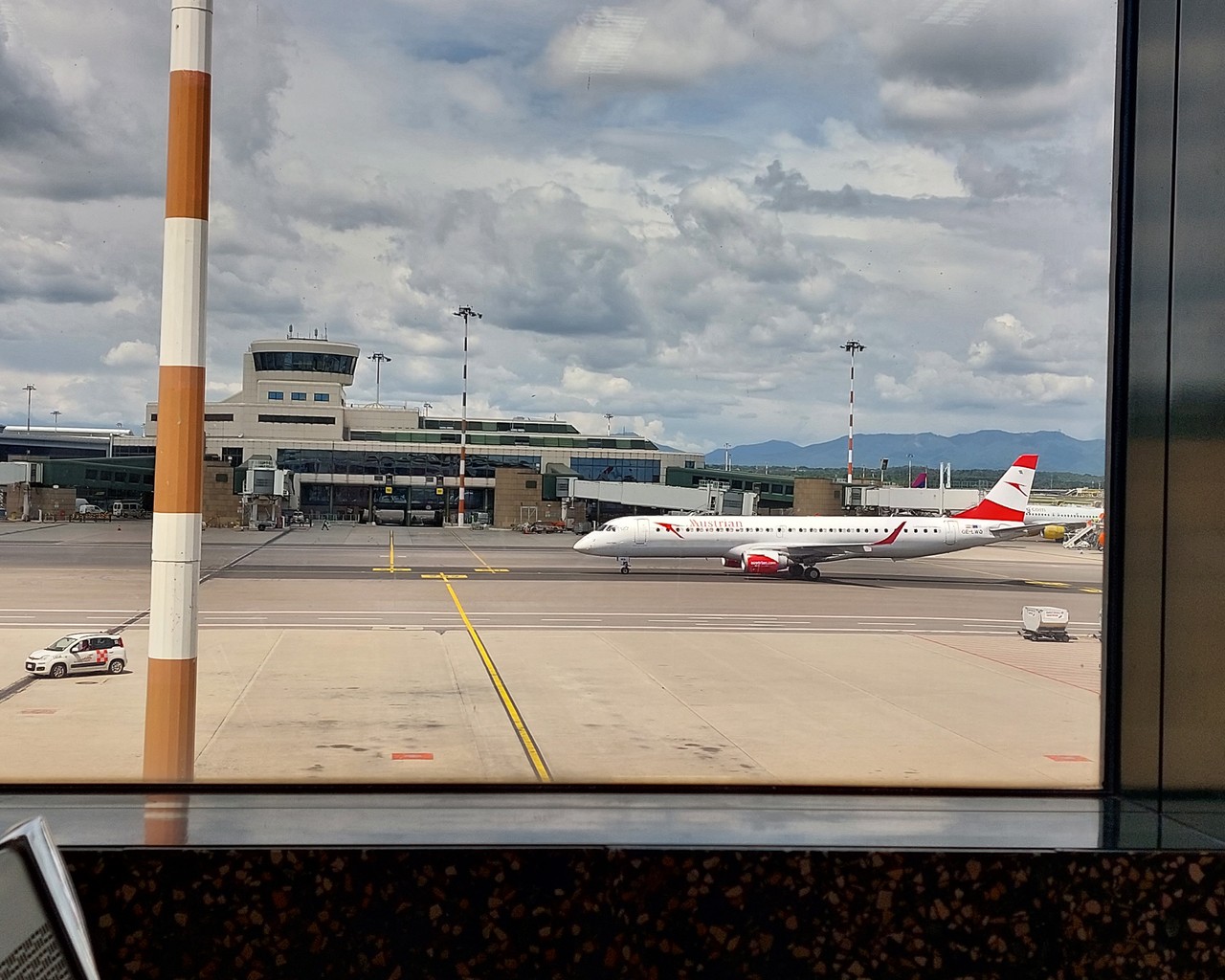 Review of Austrian Airlines flight from Milan to Vienna in Business