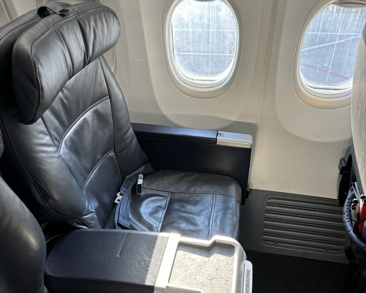 Review of United flight from Washington to Chicago in Domestic First