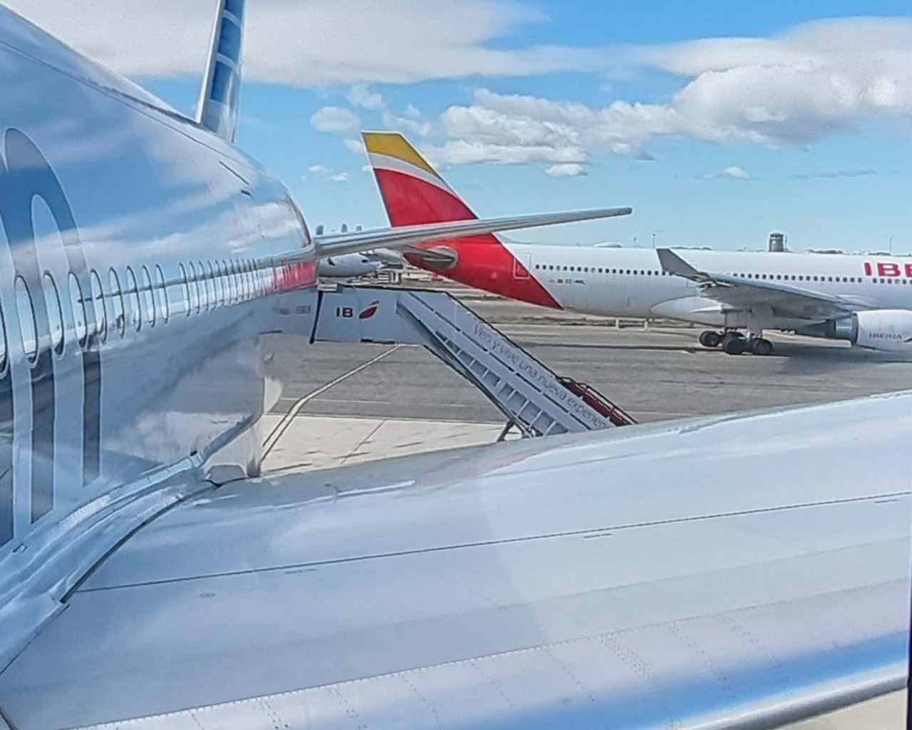 Review of American Airlines flight from Madrid to New York in Premium Eco