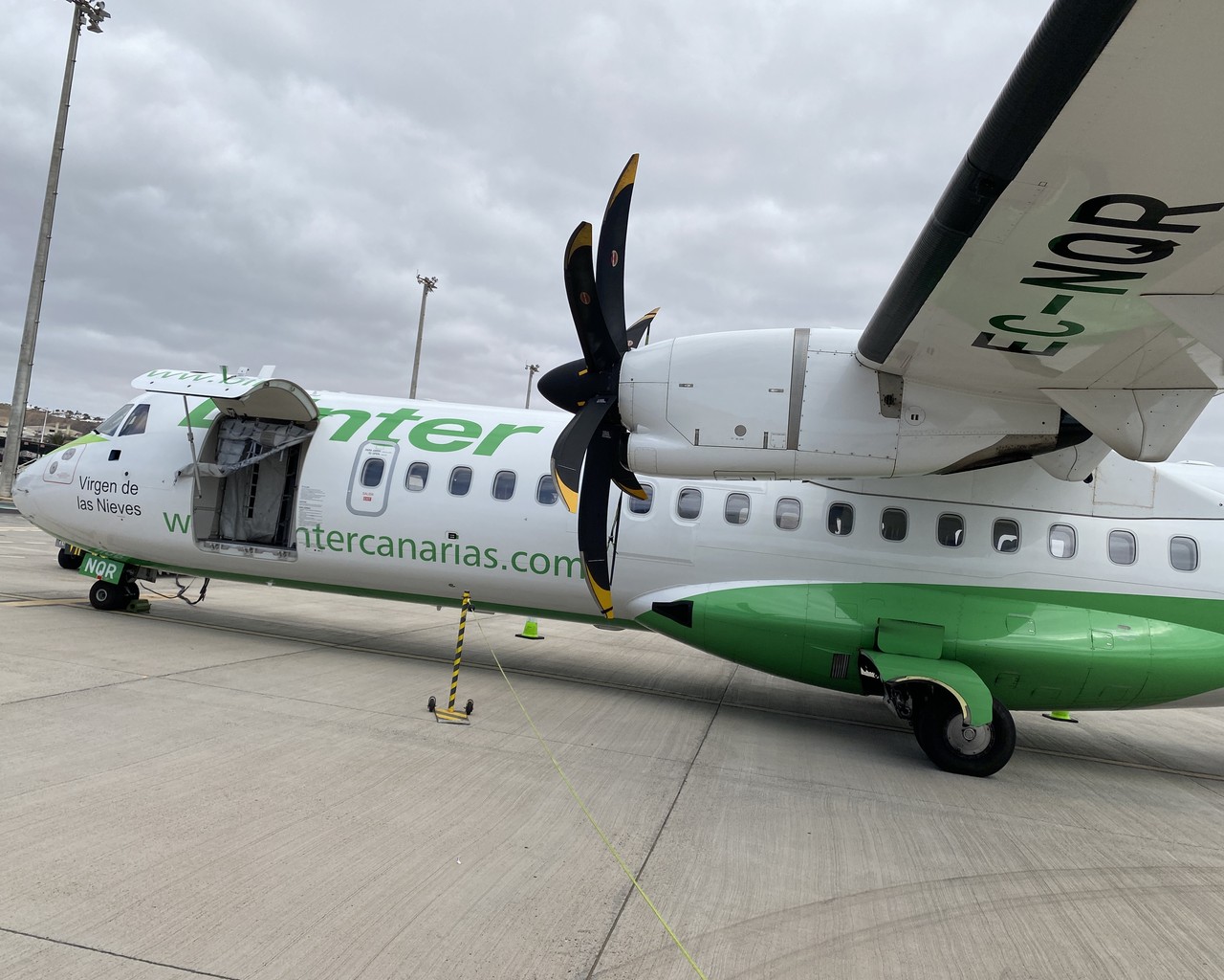 Review of Binter Canarias flight from Lanzarote Island to Gran Canaria ...