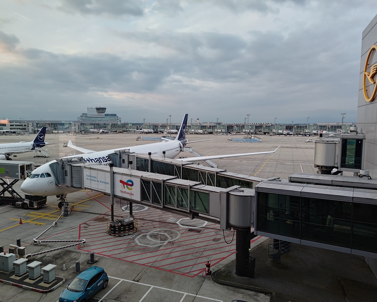 Review of Lufthansa flight from Raleigh to Frankfurt in Economy