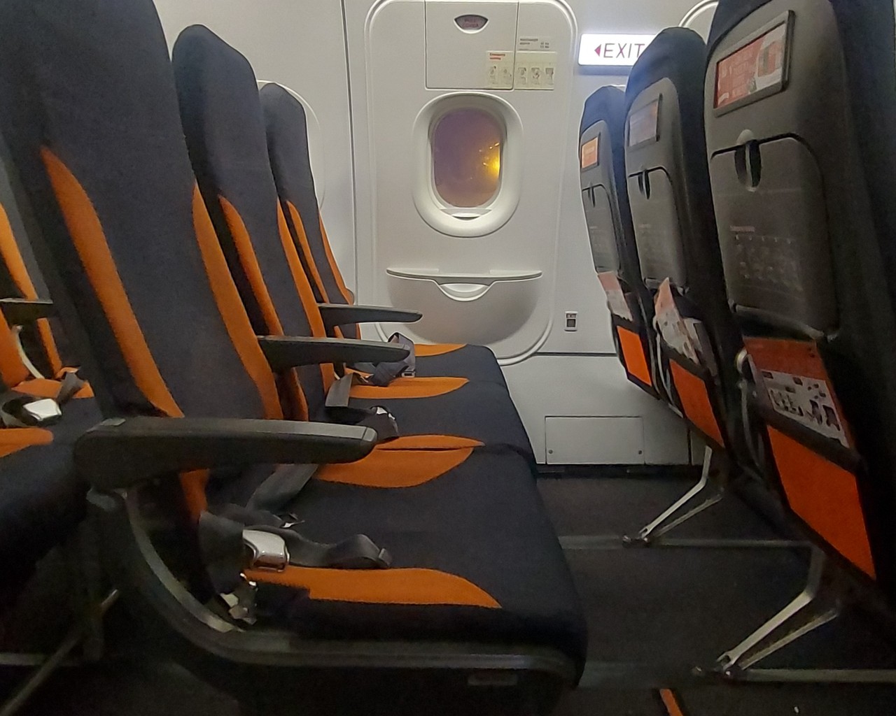 Review of easyJet flight from Reykjavík to London in Economy