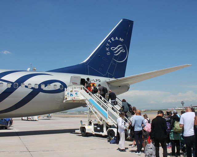 72702
