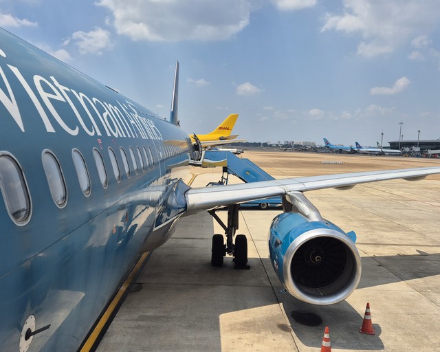 72703