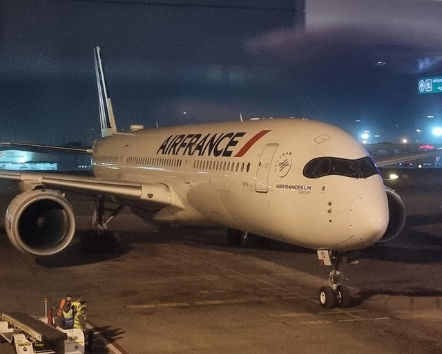 73370