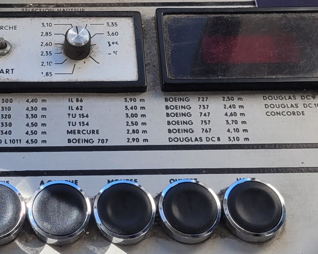 74758
