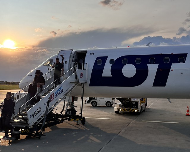 76758